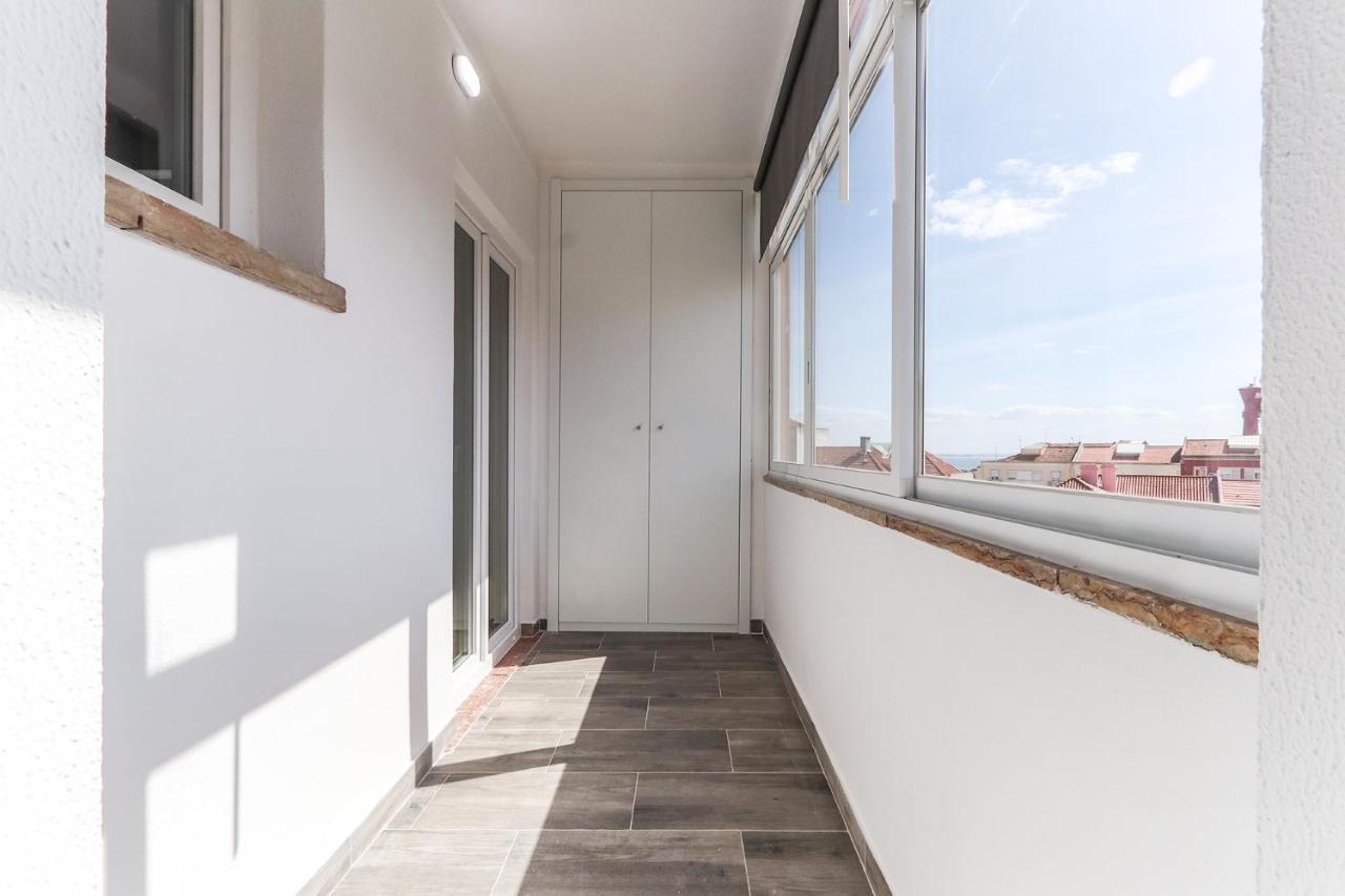 Vita Portucale ! Almada Balcony Exterior photo